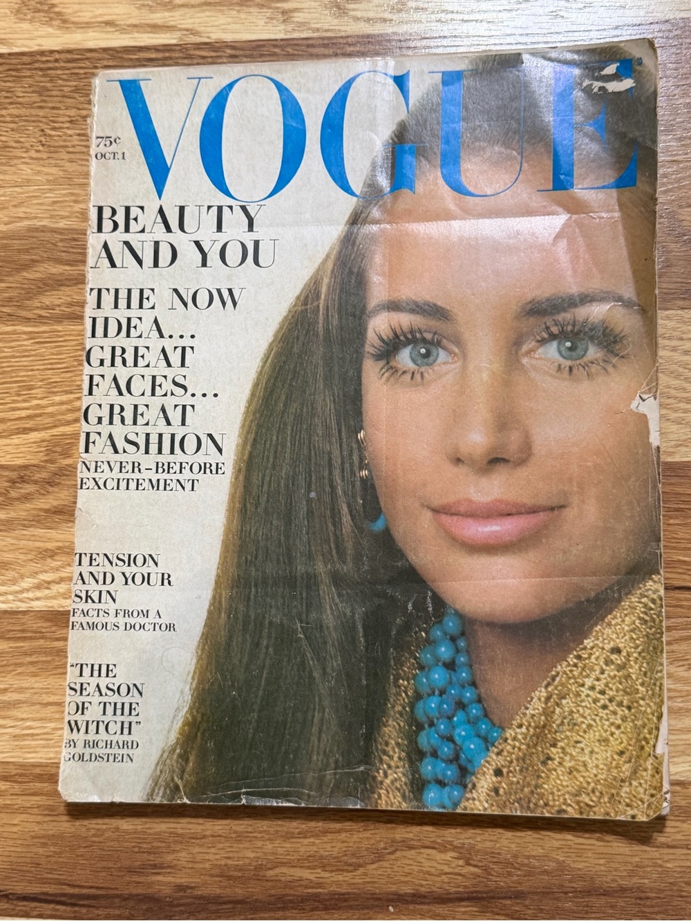 VINTAGE VOGUE 1968 MAGAZINE
